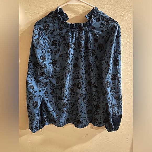 Top - Picture 2 of 3